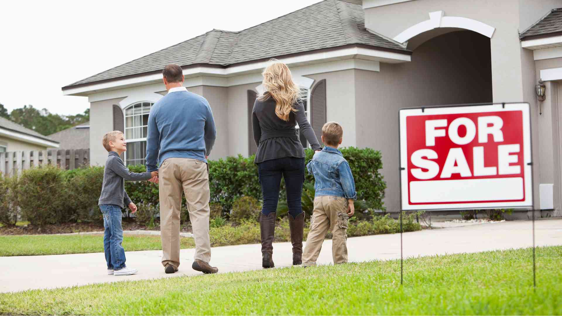 Should I Buy a Home At the End of the Year? Should I Buy a Home At the End of the Year?